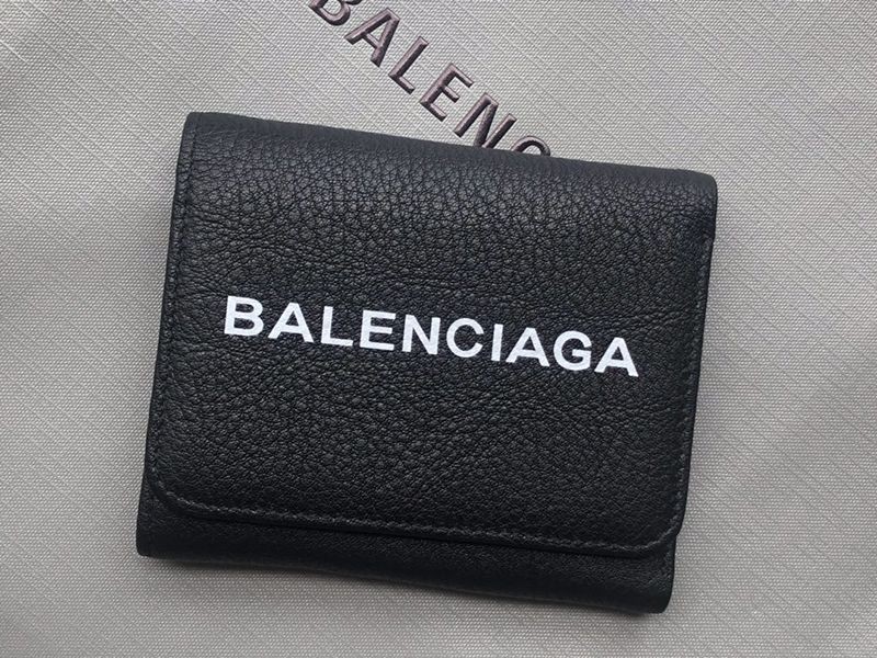 国内発送 代引き後払い バレンシアガ 財布 コピー レザー三つ折りウォレット ban23213